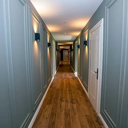 Zeus Hotell 4*